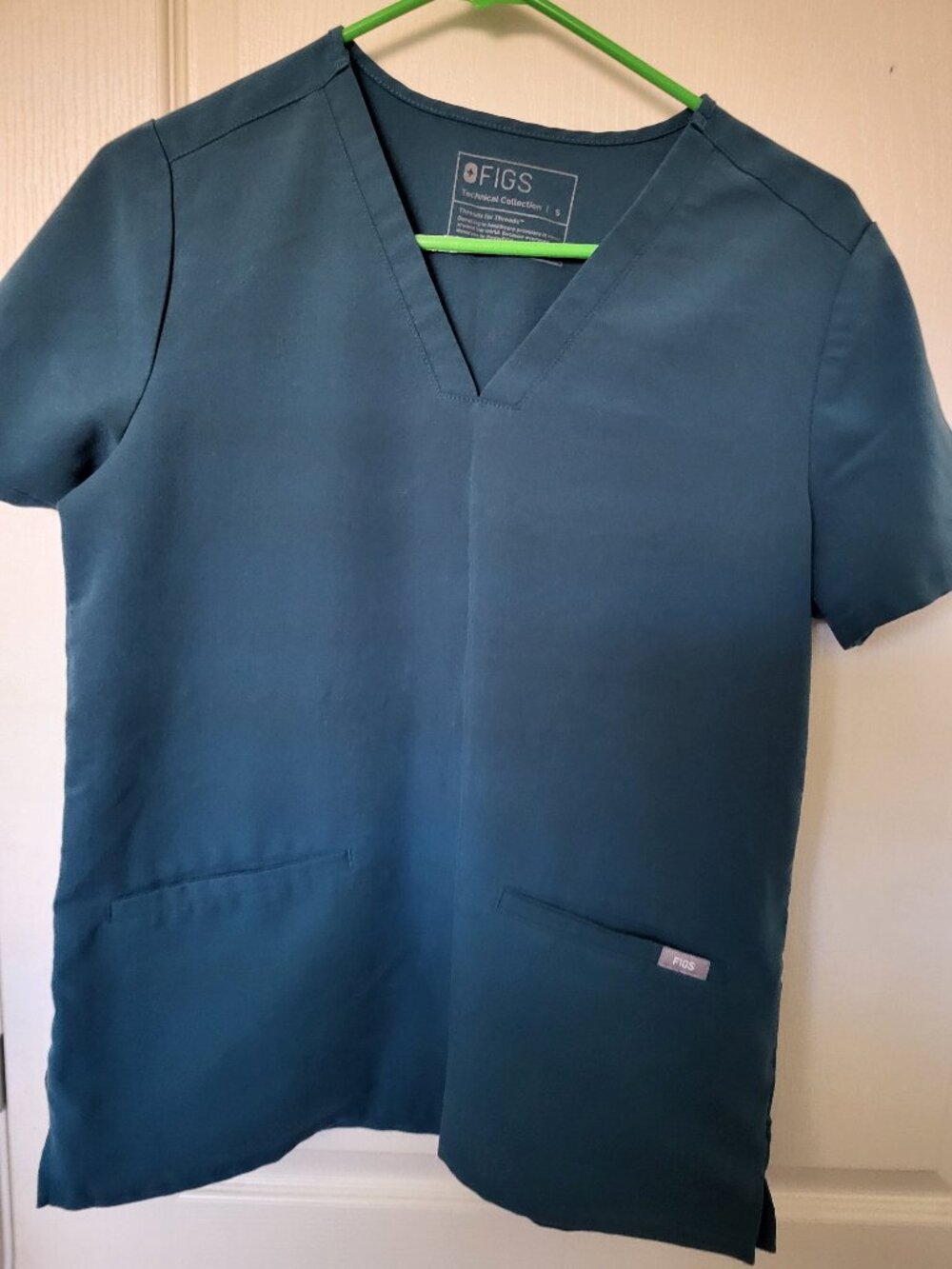 Caribbean Blue Casma™ - Three-Pocket Scrub Top